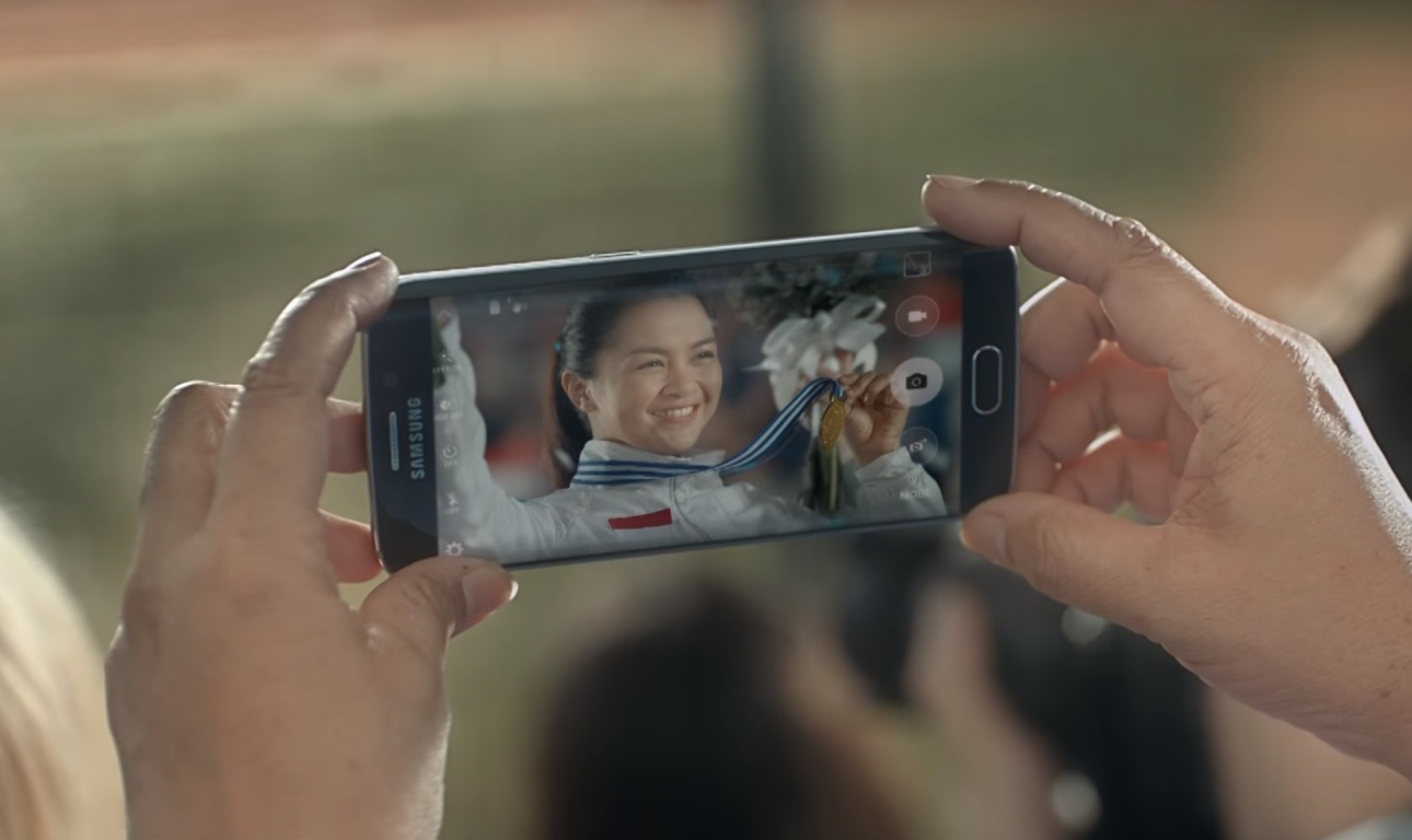 Samsung Galaxy S7 edge - kadr z materiału promocyjnego Samsunga