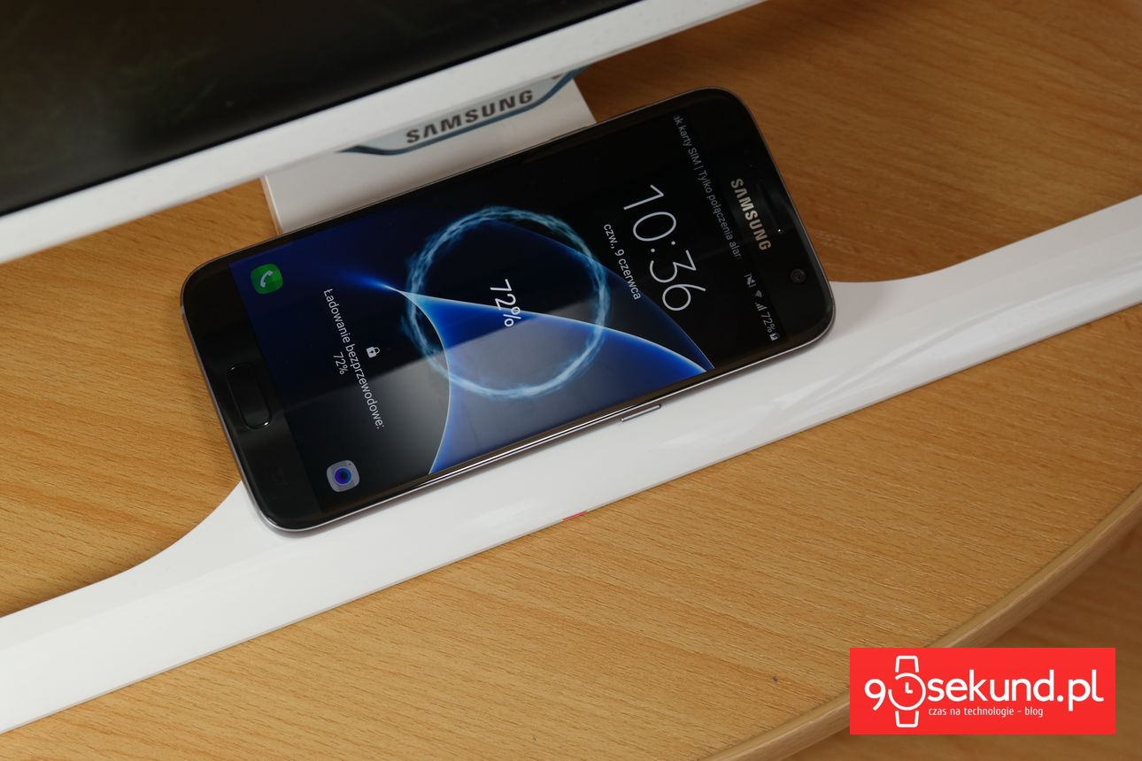 Samsung Galaxy S7 - Szybkie i bezprzewodowe ładowanie. Uwielbiam to! - 90sekund.pl