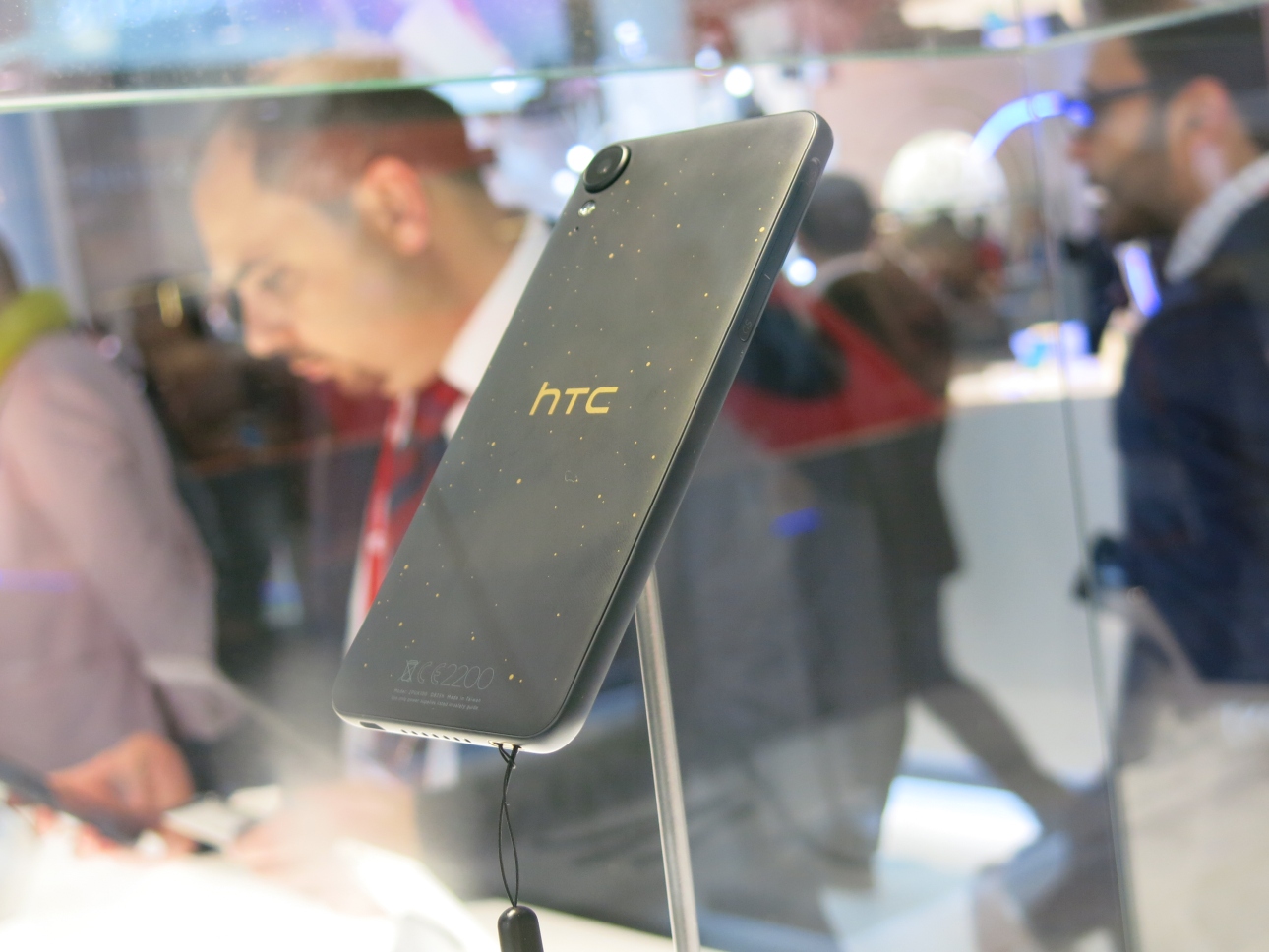 HTC Desire 825 - MWC2016 - 90sekund.pl