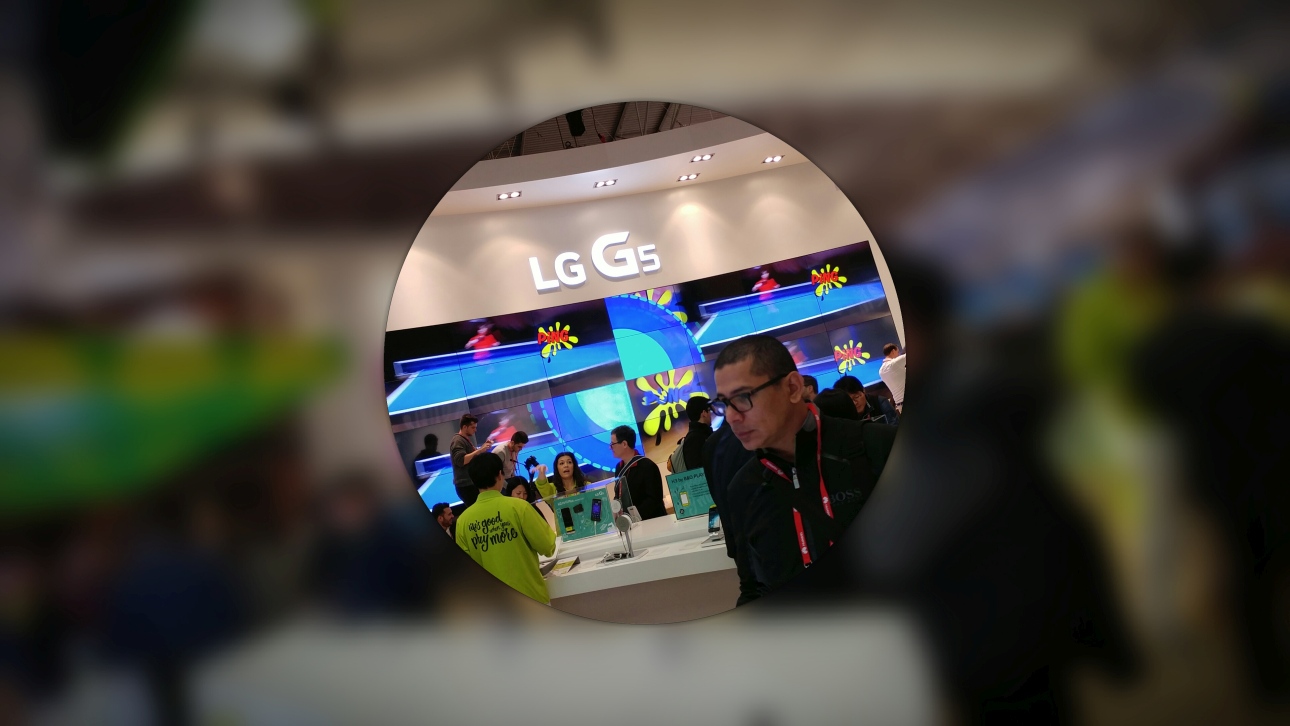 LG G5 - efekt Pop-Out Picture: w środku zdjęcie kolorowe oraz w tle szerokokątne kolorowe z rozmazanym tłem - 90sekund.pl