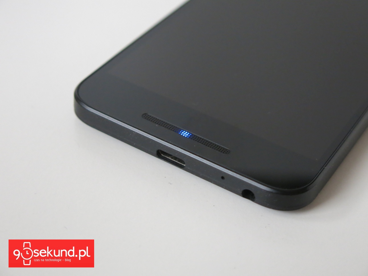 Test i recenzja LG Nexus 5X (LGH791) - widoczna dioda powiadomień - 90sekund.pl