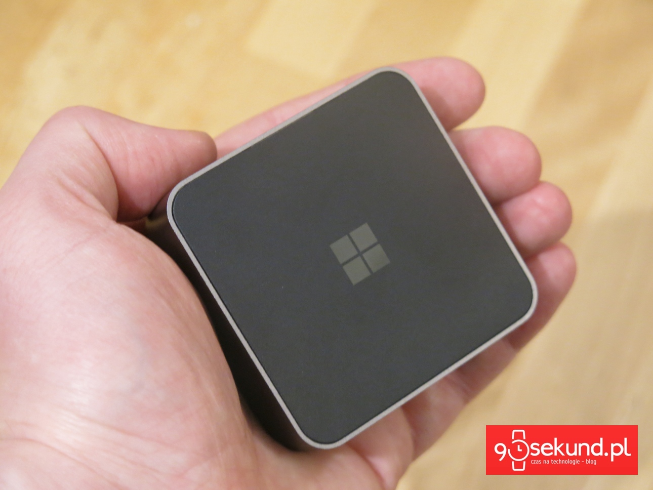 Recenzja Microsoft Lumia 950XL - stacja dokująca do Trybu Continuum - 90sekund.pl