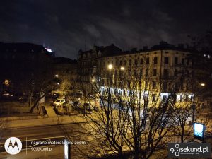 Zdjęcie nocne standardowe z Motoroli One Zoom - 90sekund.pl - Michał Brożyński